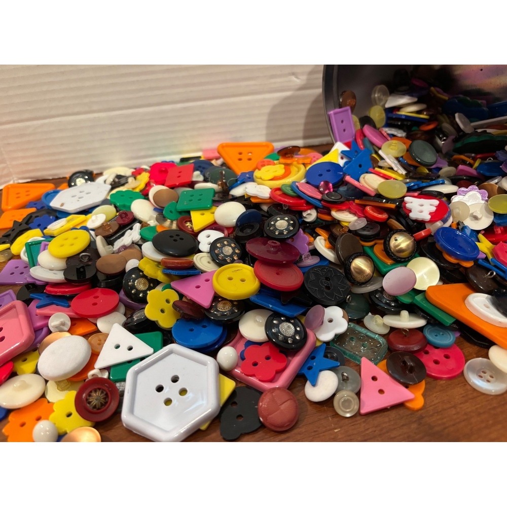 Bulk Assorted Sewing Buttons Lot 2lb 15oz Mixed Colors Shapes Crafts Santa Tin